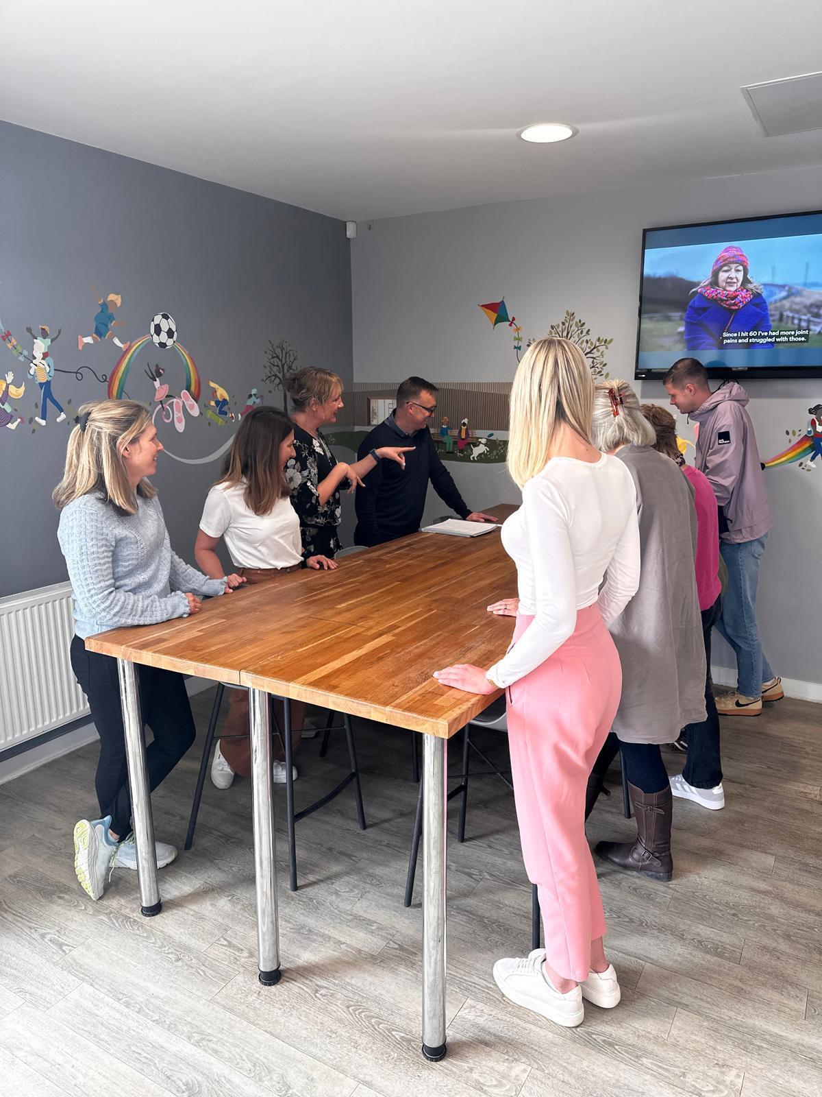 standing_meeting.jpeg?x=260331113926